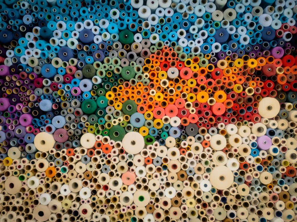 Couture : Recoudre des fragments d’identité comme un tissu Couture : Recoudre des fragments d’identité comme un tissu